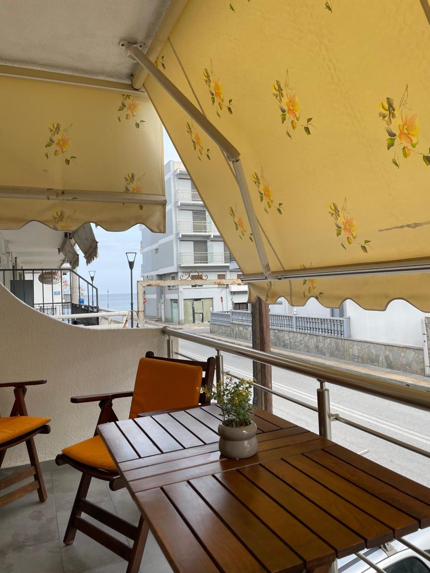 Dt Luxury Apartment Néa Péramos Eksteriør bilde